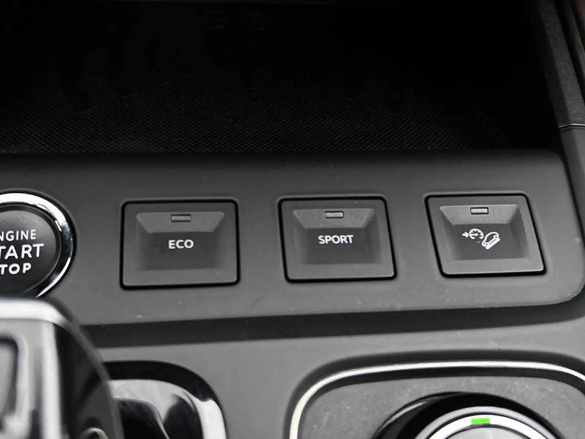 Shine 180pk Automaat | Lederen bekleding | Elektrisch verstelbare bestuurdersstoel met geheugen | Panoramisch schuifdak | Elektrische achterklep | Navigatie | Camera achter | Apple Carplay e