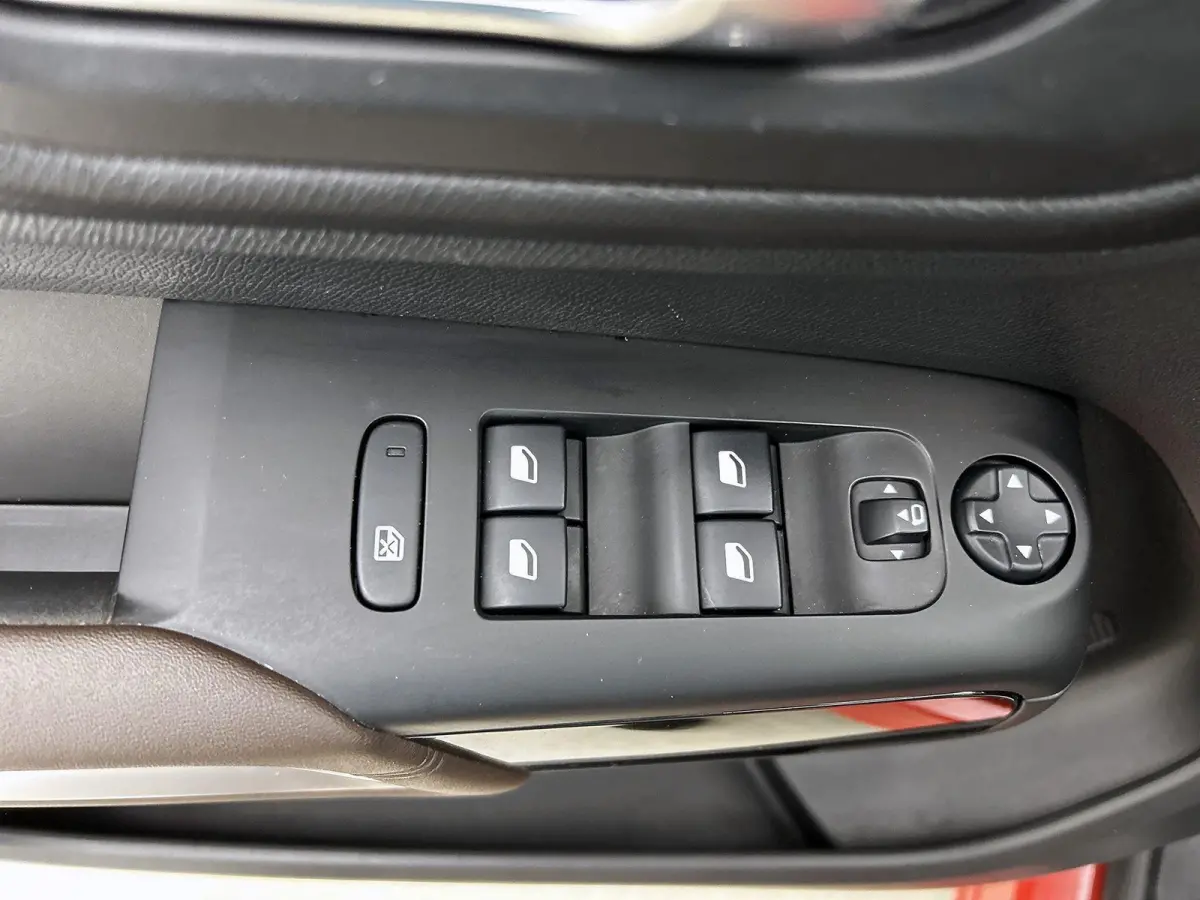 Shine 180pk Automaat | Lederen bekleding | Elektrisch verstelbare bestuurdersstoel met geheugen | Panoramisch schuifdak | Elektrische achterklep | Navigatie | Camera achter | Apple Carplay e