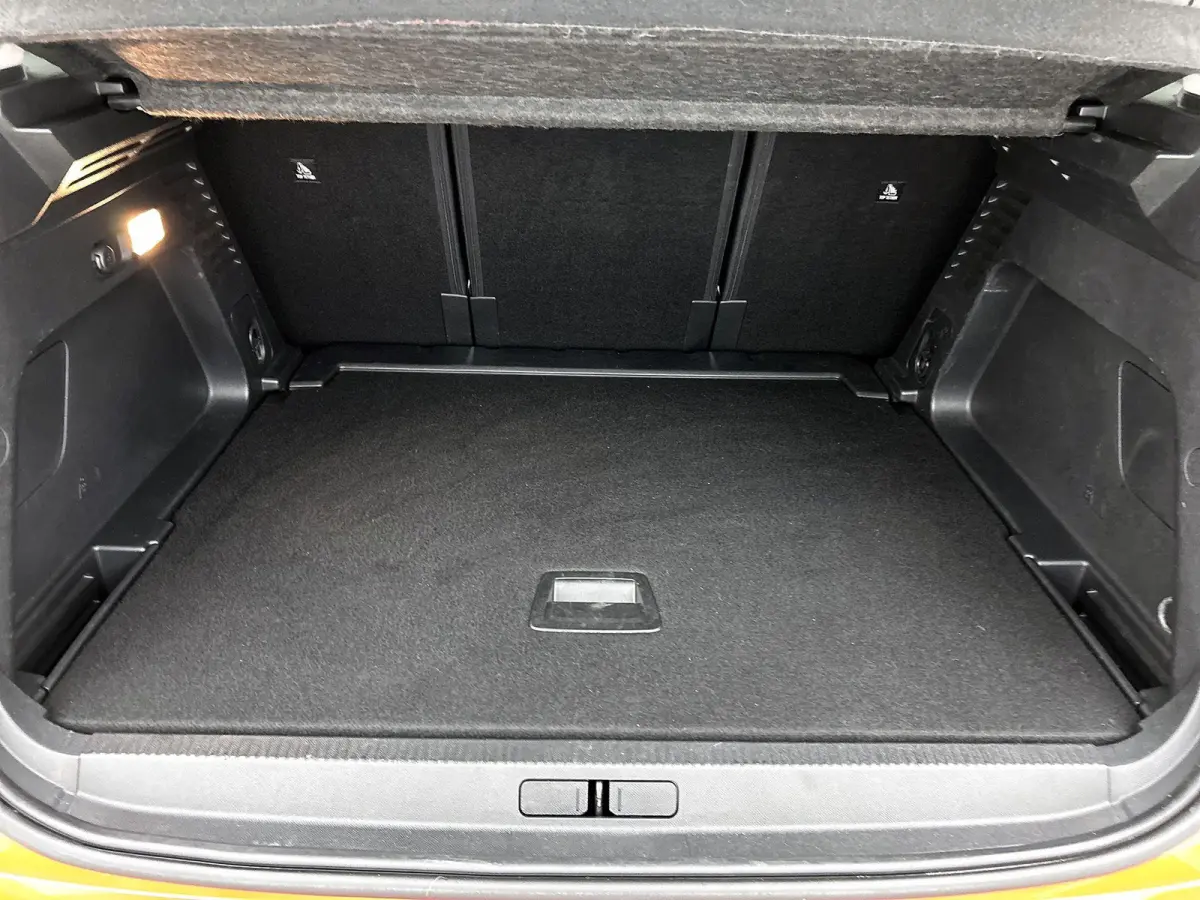 Shine 180pk Automaat | Lederen bekleding | Elektrisch verstelbare bestuurdersstoel met geheugen | Panoramisch schuifdak | Elektrische achterklep | Navigatie | Camera achter | Apple Carplay e