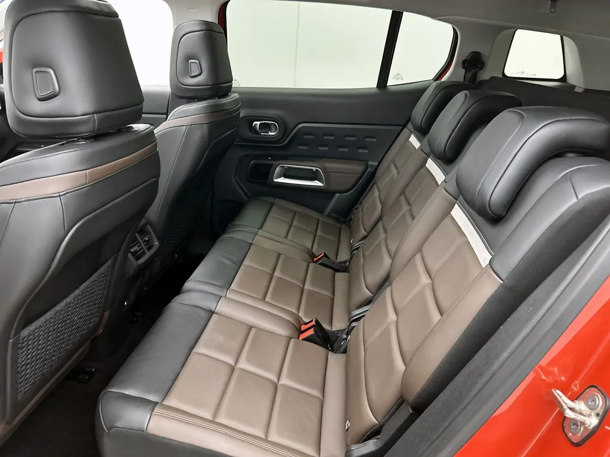 Shine 180pk Automaat | Lederen bekleding | Elektrisch verstelbare bestuurdersstoel met geheugen | Panoramisch schuifdak | Elektrische achterklep | Navigatie | Camera achter | Apple Carplay e