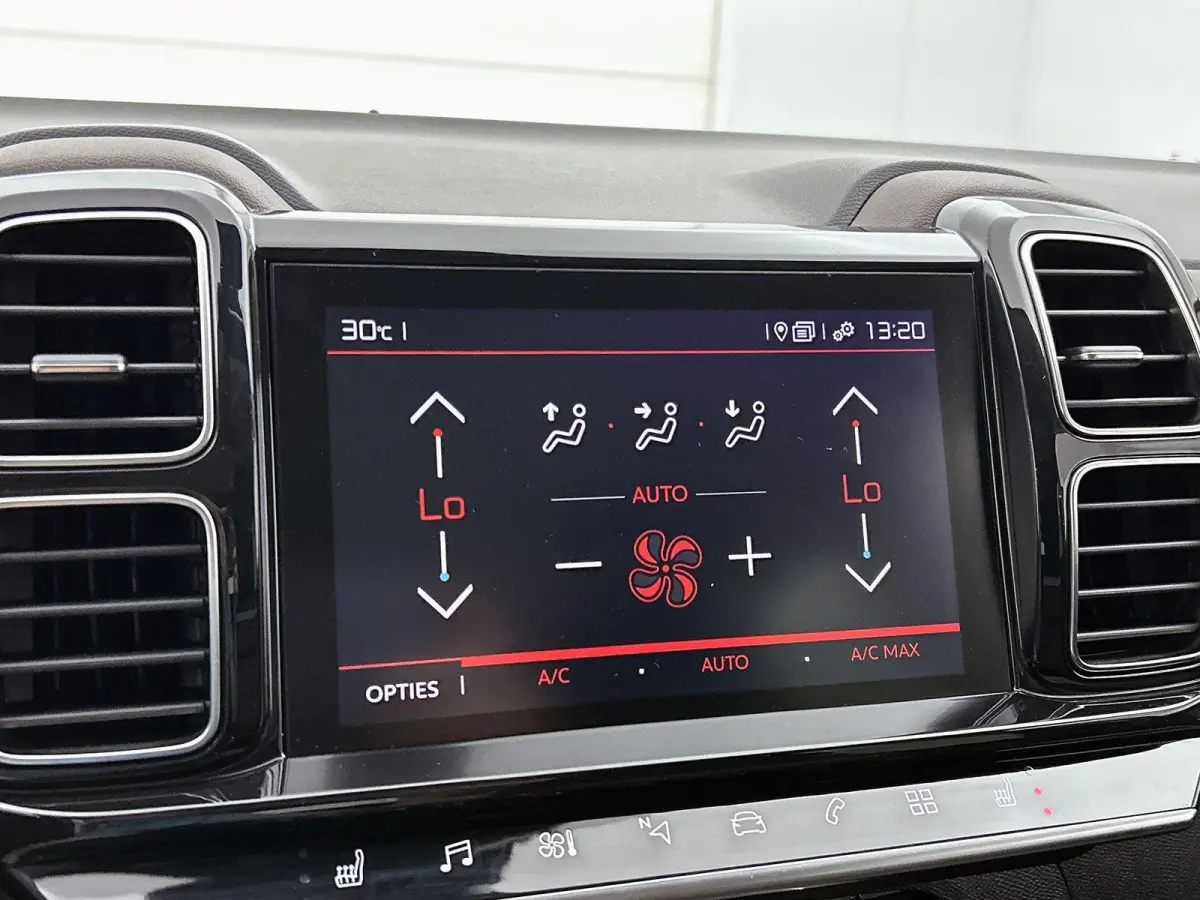 Shine 180pk Automaat | Lederen bekleding | Elektrisch verstelbare bestuurdersstoel met geheugen | Panoramisch schuifdak | Elektrische achterklep | Navigatie | Camera achter | Apple Carplay e