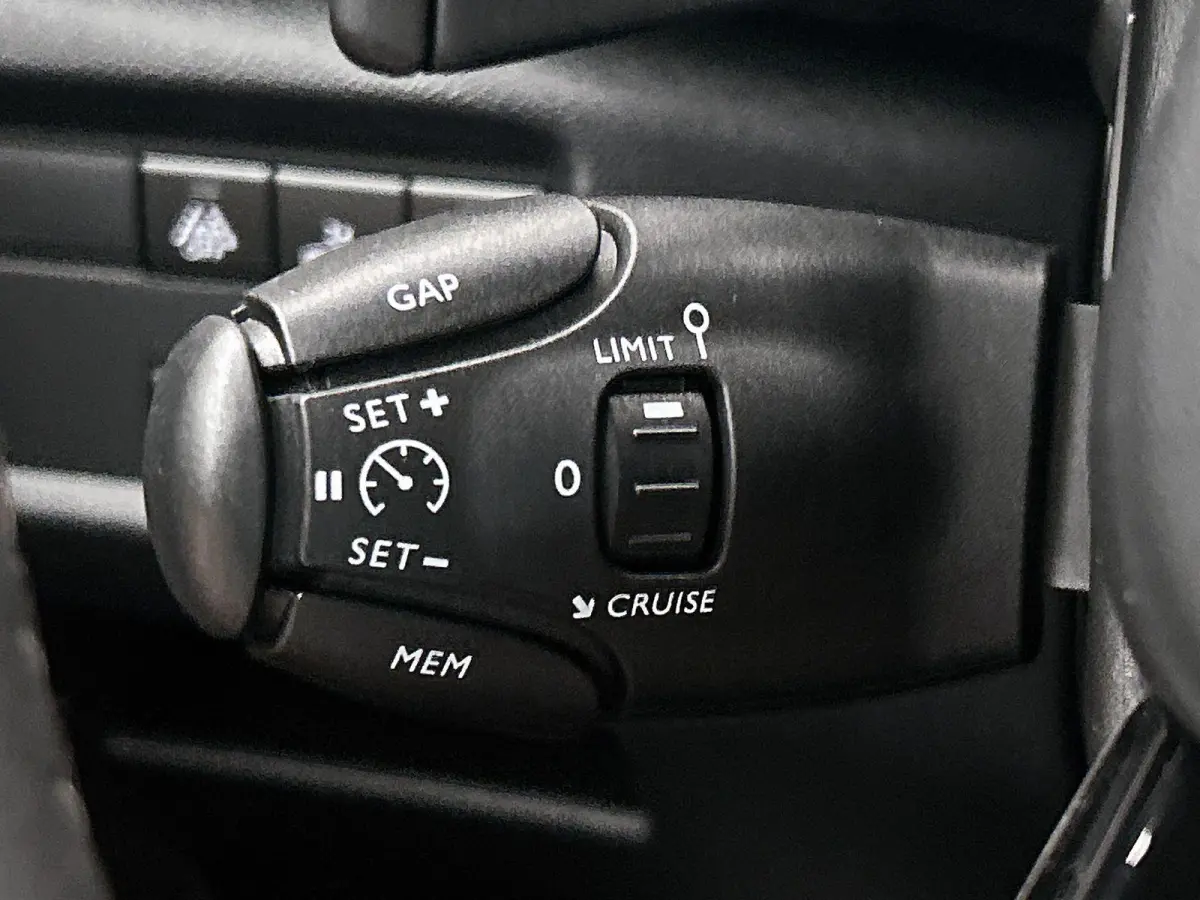 Shine 180pk Automaat | Lederen bekleding | Elektrisch verstelbare bestuurdersstoel met geheugen | Panoramisch schuifdak | Elektrische achterklep | Navigatie | Camera achter | Apple Carplay e