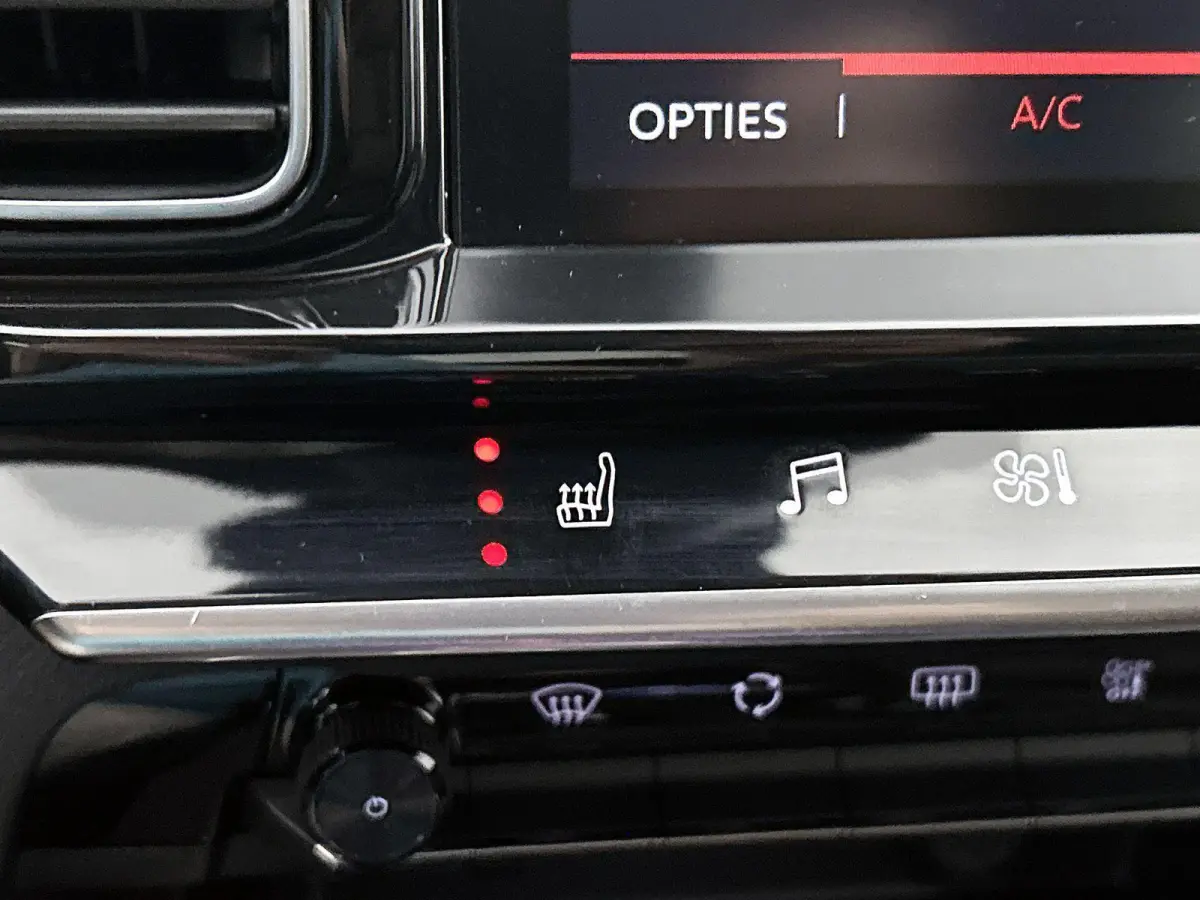 Shine 180pk Automaat | Lederen bekleding | Elektrisch verstelbare bestuurdersstoel met geheugen | Panoramisch schuifdak | Elektrische achterklep | Navigatie | Camera achter | Apple Carplay e