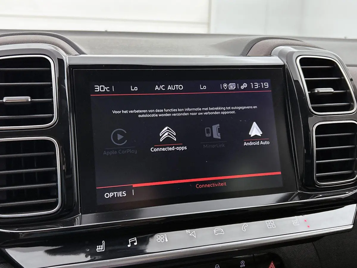 Shine 180pk Automaat | Lederen bekleding | Elektrisch verstelbare bestuurdersstoel met geheugen | Panoramisch schuifdak | Elektrische achterklep | Navigatie | Camera achter | Apple Carplay e