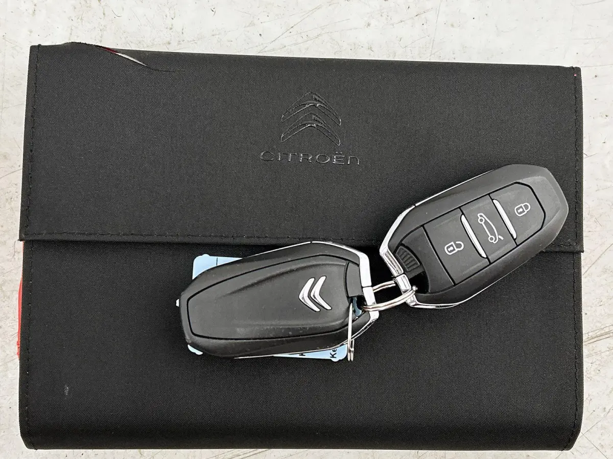 Shine 180pk Automaat | Lederen bekleding | Elektrisch verstelbare bestuurdersstoel met geheugen | Panoramisch schuifdak | Elektrische achterklep | Navigatie | Camera achter | Apple Carplay e