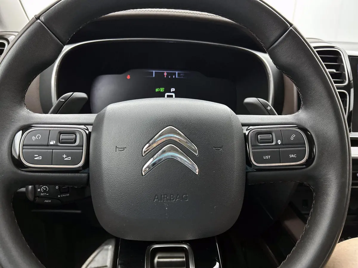 Shine 180pk Automaat | Lederen bekleding | Elektrisch verstelbare bestuurdersstoel met geheugen | Panoramisch schuifdak | Elektrische achterklep | Navigatie | Camera achter | Apple Carplay e