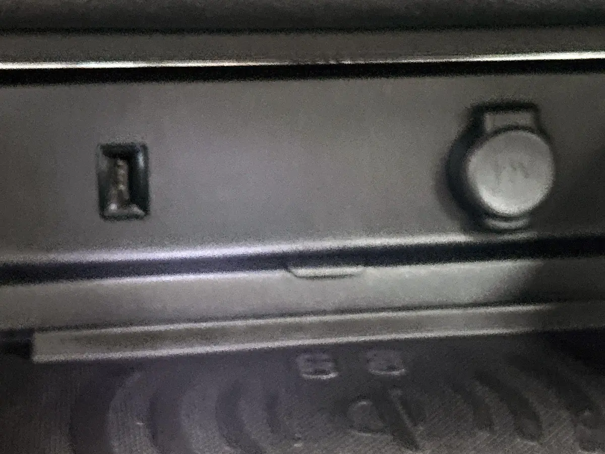 Shine 180pk Automaat | Lederen bekleding | Elektrisch verstelbare bestuurdersstoel met geheugen | Panoramisch schuifdak | Elektrische achterklep | Navigatie | Camera achter | Apple Carplay e
