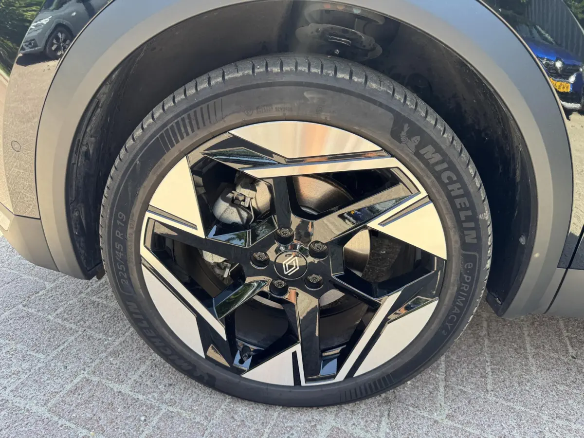 1.6 E-Tech full hybrid 145 Iconic+Panoramadak!!