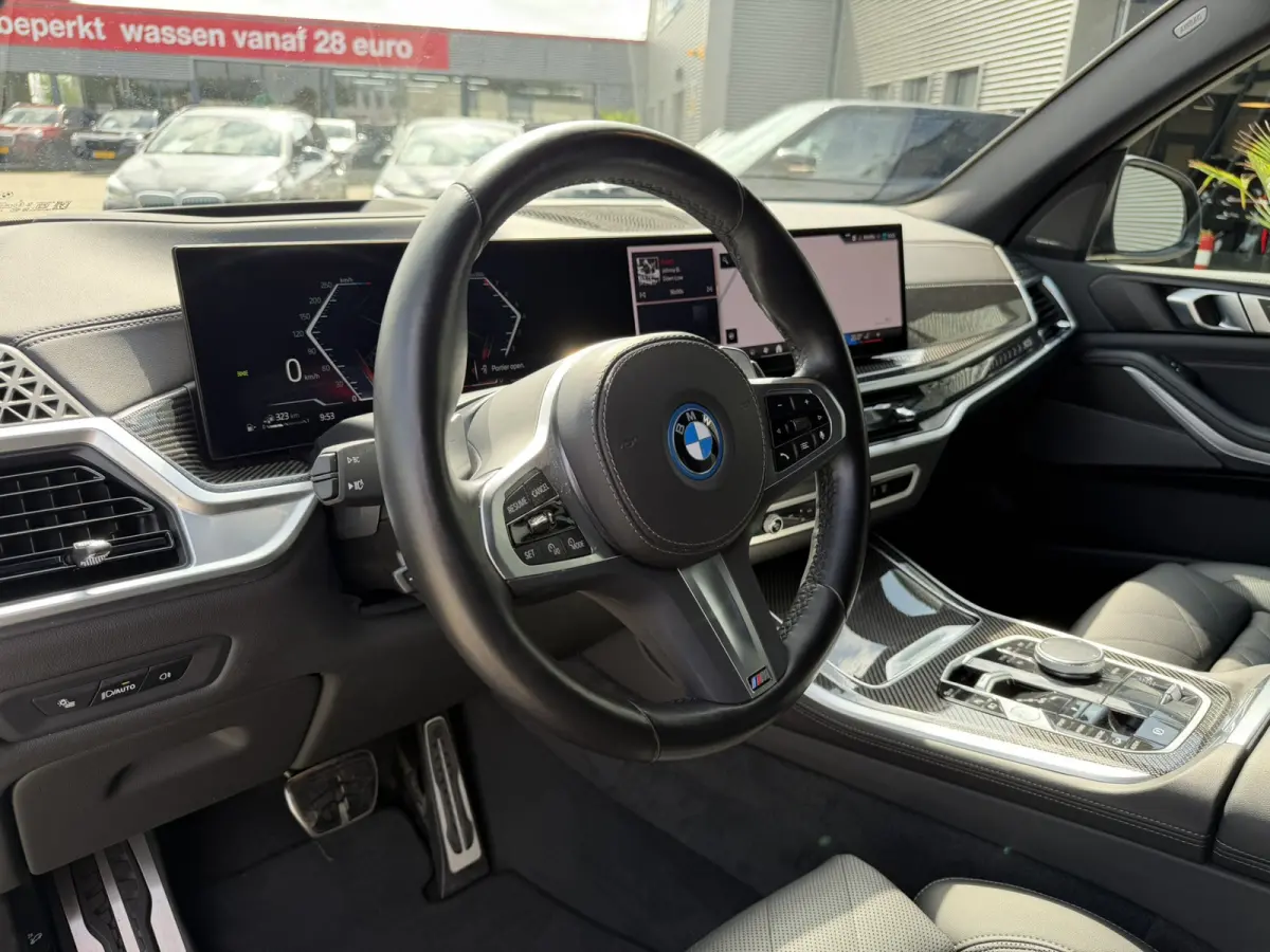xDrive50e M Sport Sky Lounge Panoramadak Wegklapbare trekhaak Harman-Kardon Sound Keyless Entry Head-Up Display Comfortzetels