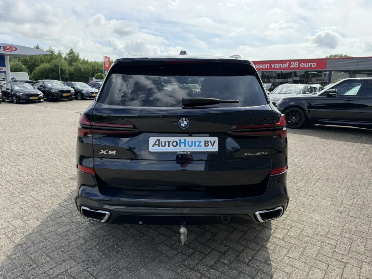 xDrive50e M Sport Sky Lounge Panoramadak Wegklapbare trekhaak Harman-Kardon Sound Keyless Entry Head-Up Display Comfortzetels