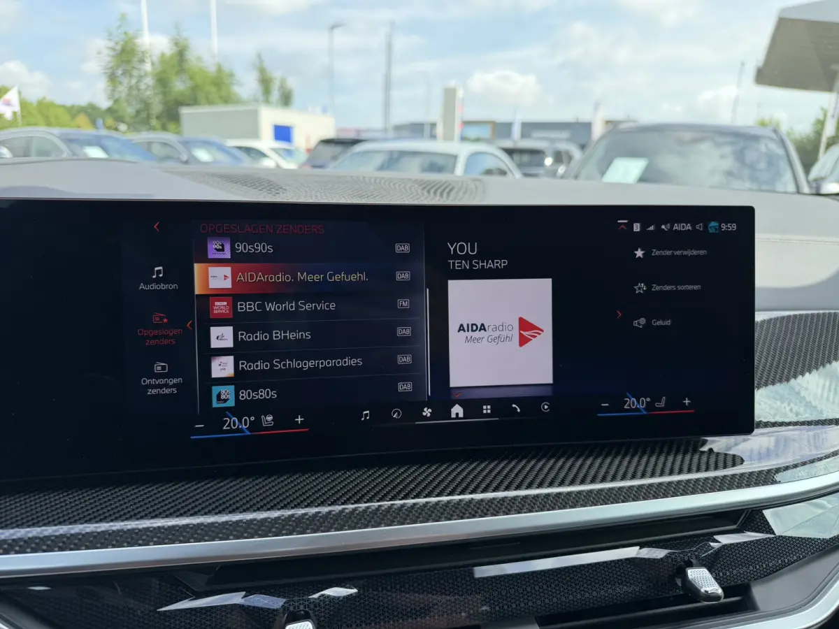 xDrive50e M Sport Sky Lounge Panoramadak Wegklapbare trekhaak Harman-Kardon Sound Keyless Entry Head-Up Display Comfortzetels