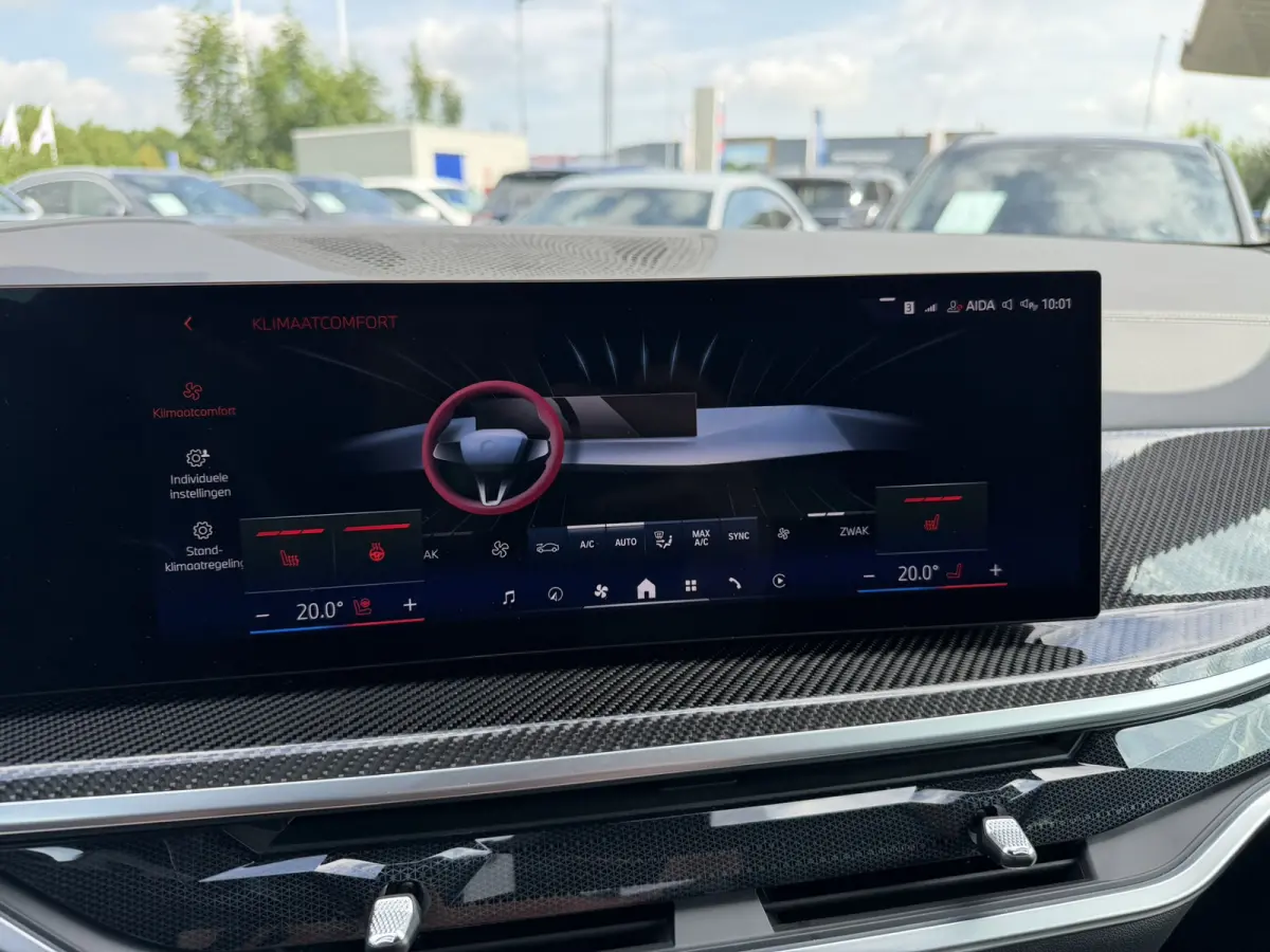 xDrive50e M Sport Sky Lounge Panoramadak Wegklapbare trekhaak Harman-Kardon Sound Keyless Entry Head-Up Display Comfortzetels