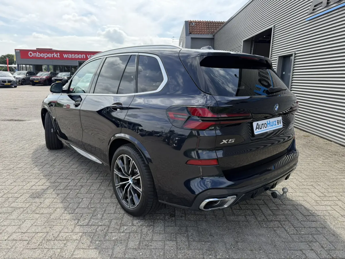 xDrive50e M Sport Sky Lounge Panoramadak Wegklapbare trekhaak Harman-Kardon Sound Keyless Entry Head-Up Display Comfortzetels