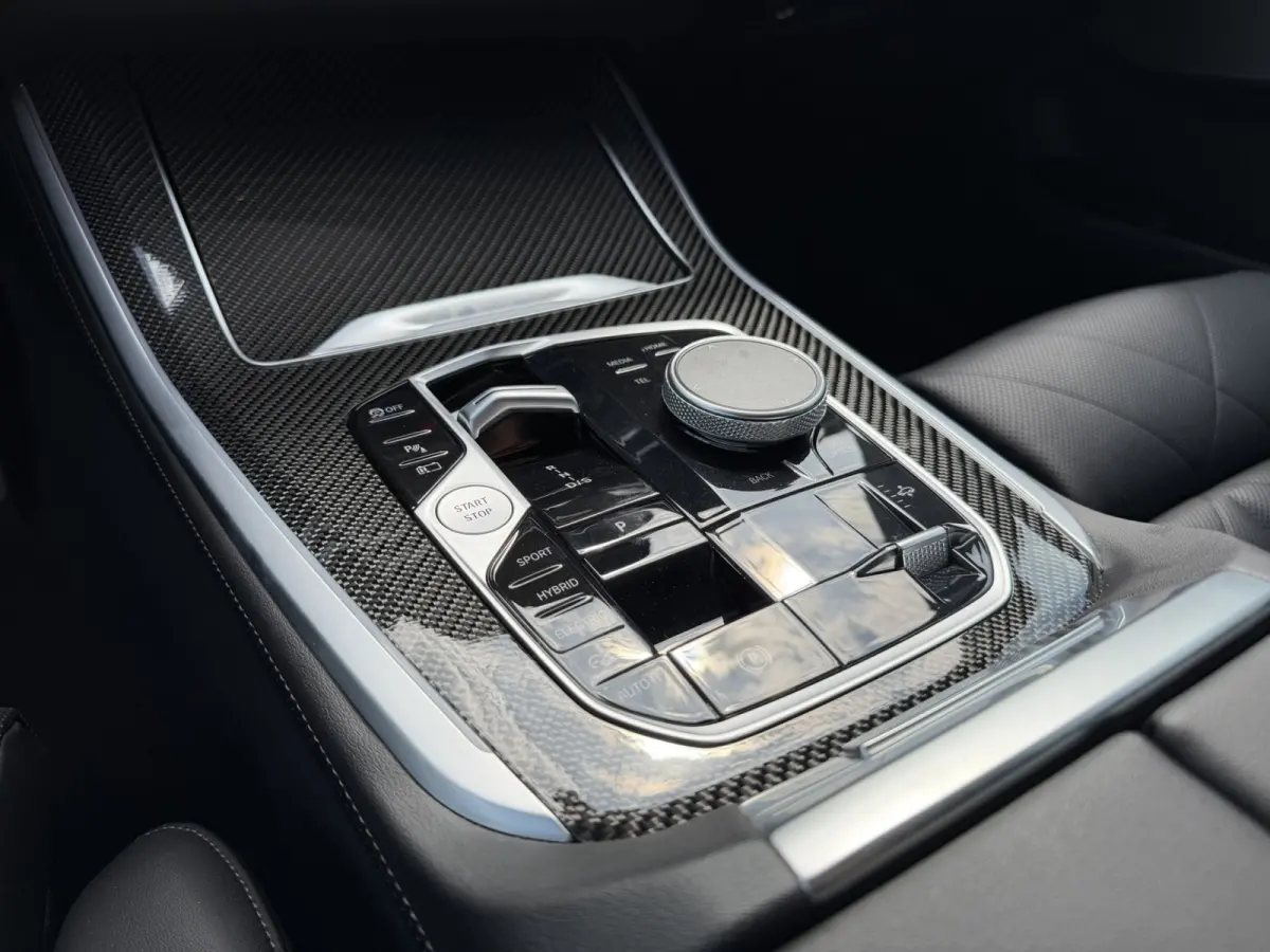 xDrive50e M Sport Sky Lounge Panoramadak Wegklapbare trekhaak Harman-Kardon Sound Keyless Entry Head-Up Display Comfortzetels