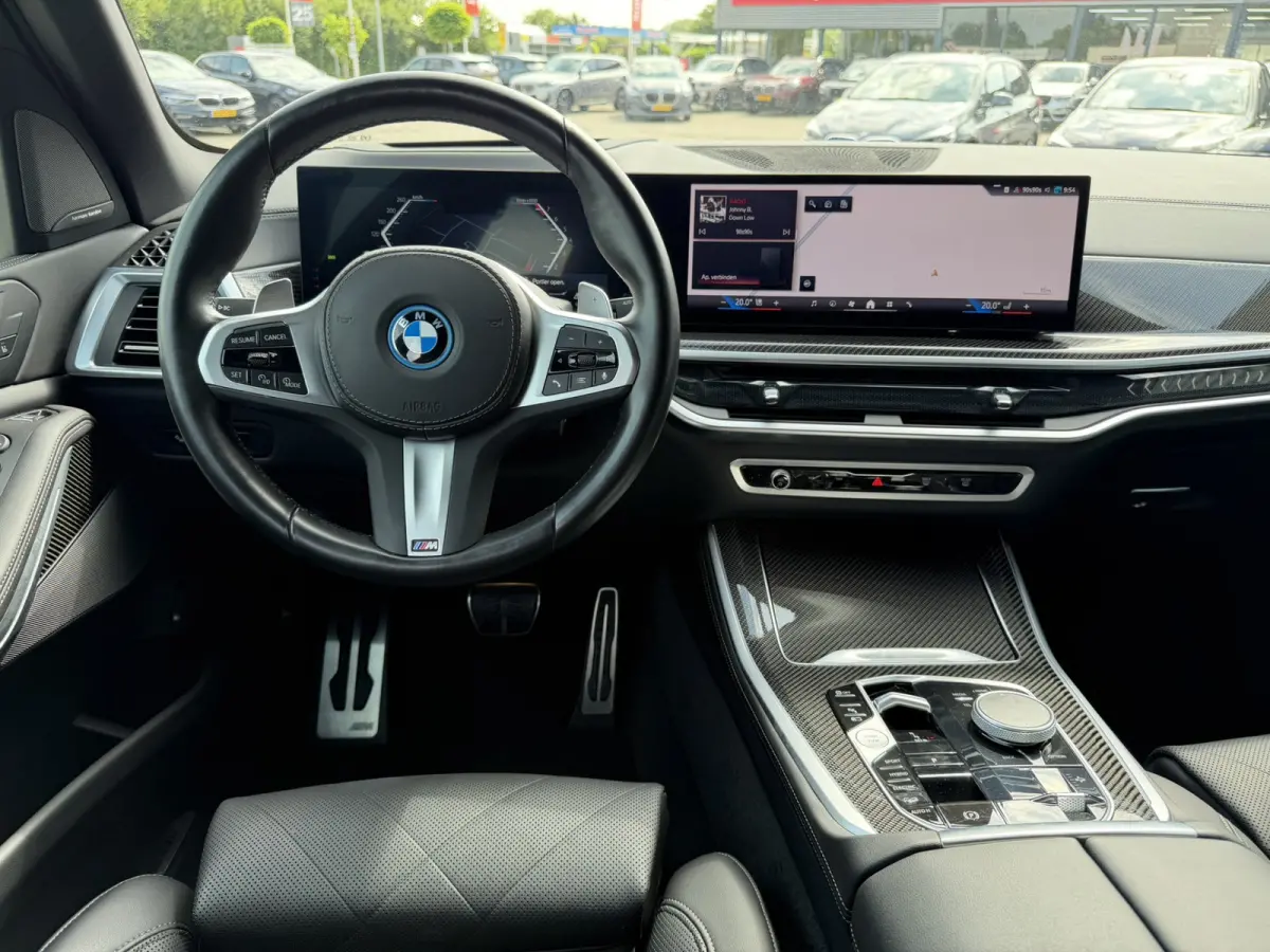 xDrive50e M Sport Sky Lounge Panoramadak Wegklapbare trekhaak Harman-Kardon Sound Keyless Entry Head-Up Display Comfortzetels