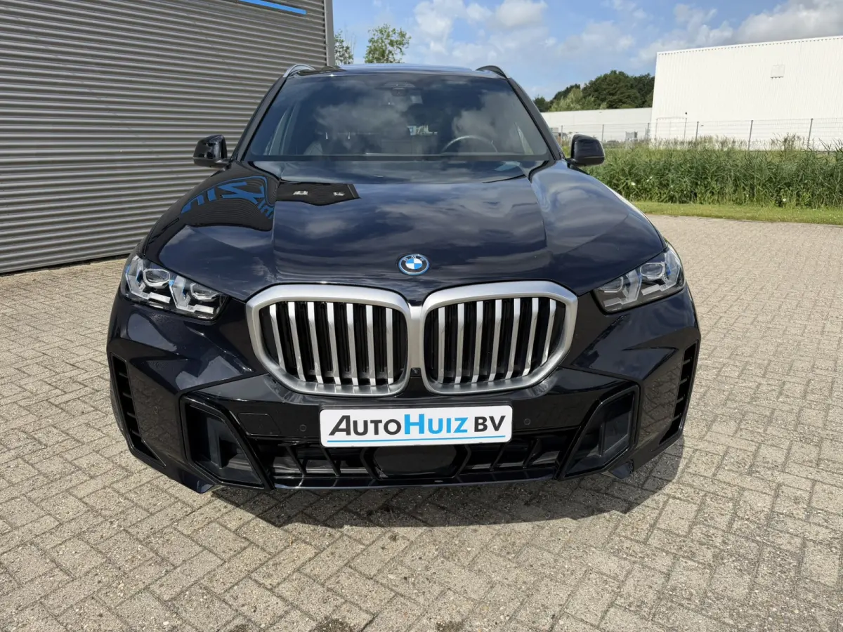 xDrive50e M Sport Sky Lounge Panoramadak Wegklapbare trekhaak Harman-Kardon Sound Keyless Entry Head-Up Display Comfortzetels