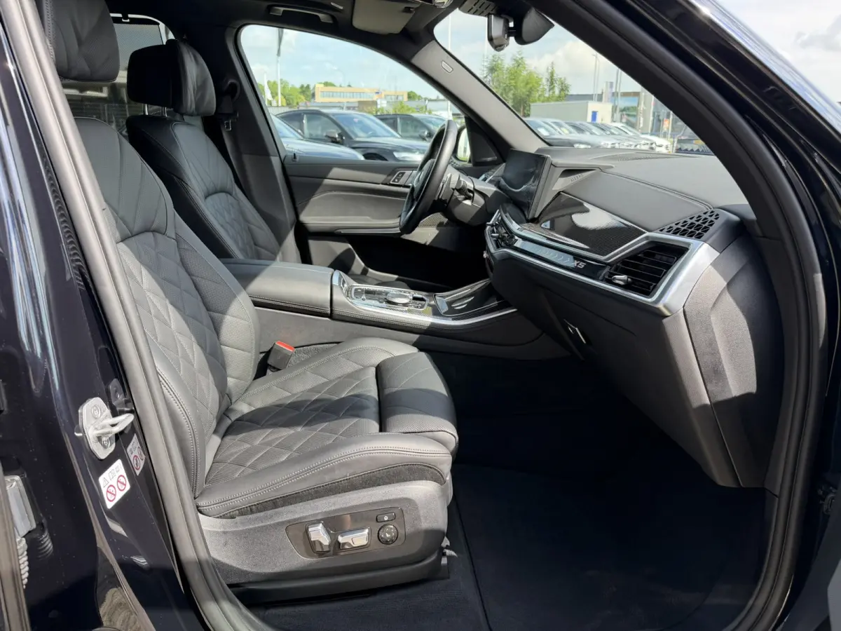 xDrive50e M Sport Sky Lounge Panoramadak Wegklapbare trekhaak Harman-Kardon Sound Keyless Entry Head-Up Display Comfortzetels
