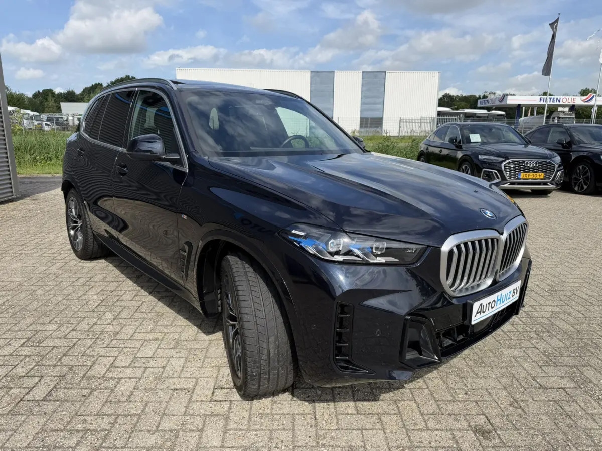 xDrive50e M Sport Sky Lounge Panoramadak Wegklapbare trekhaak Harman-Kardon Sound Keyless Entry Head-Up Display Comfortzetels