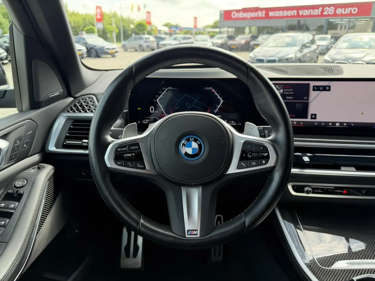 xDrive50e M Sport Sky Lounge Panoramadak Wegklapbare trekhaak Harman-Kardon Sound Keyless Entry Head-Up Display Comfortzetels