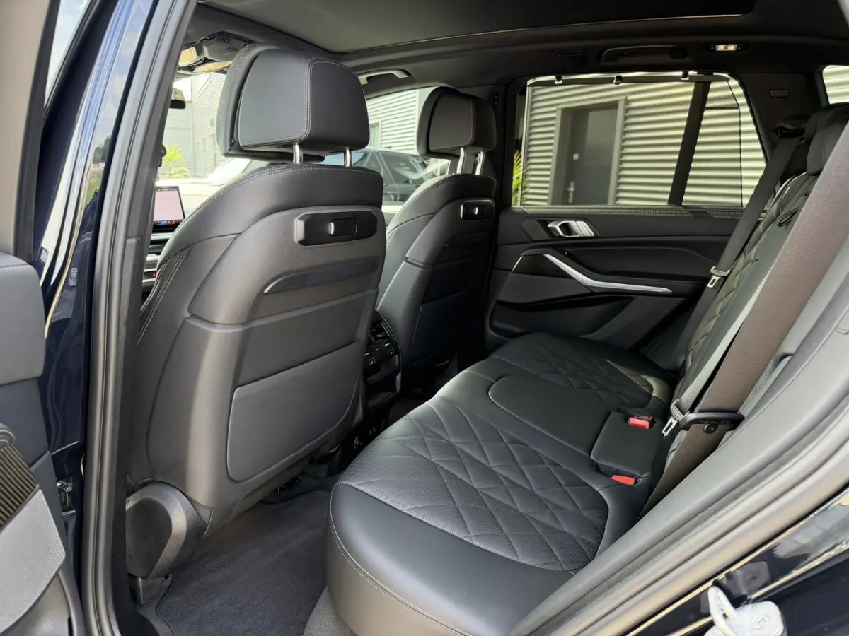 xDrive50e M Sport Sky Lounge Panoramadak Wegklapbare trekhaak Harman-Kardon Sound Keyless Entry Head-Up Display Comfortzetels