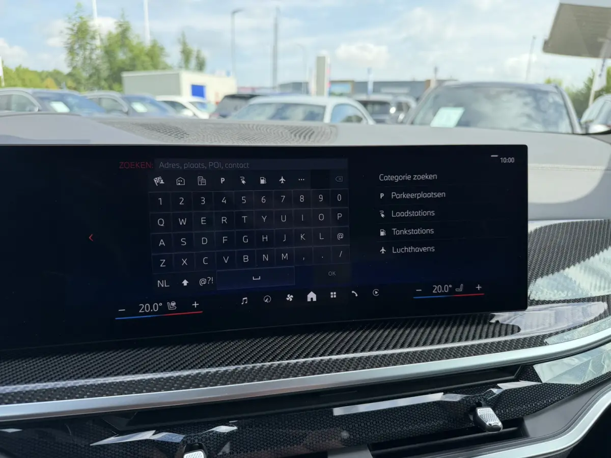 xDrive50e M Sport Sky Lounge Panoramadak Wegklapbare trekhaak Harman-Kardon Sound Keyless Entry Head-Up Display Comfortzetels