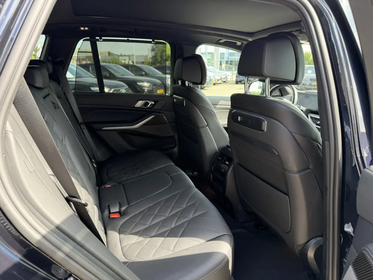 xDrive50e M Sport Sky Lounge Panoramadak Wegklapbare trekhaak Harman-Kardon Sound Keyless Entry Head-Up Display Comfortzetels