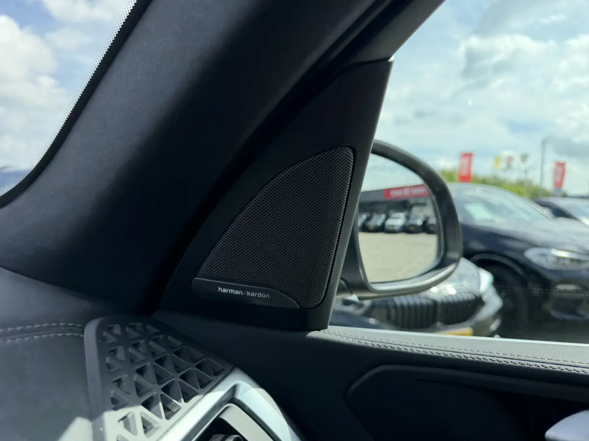 xDrive50e M Sport Sky Lounge Panoramadak Wegklapbare trekhaak Harman-Kardon Sound Keyless Entry Head-Up Display Comfortzetels