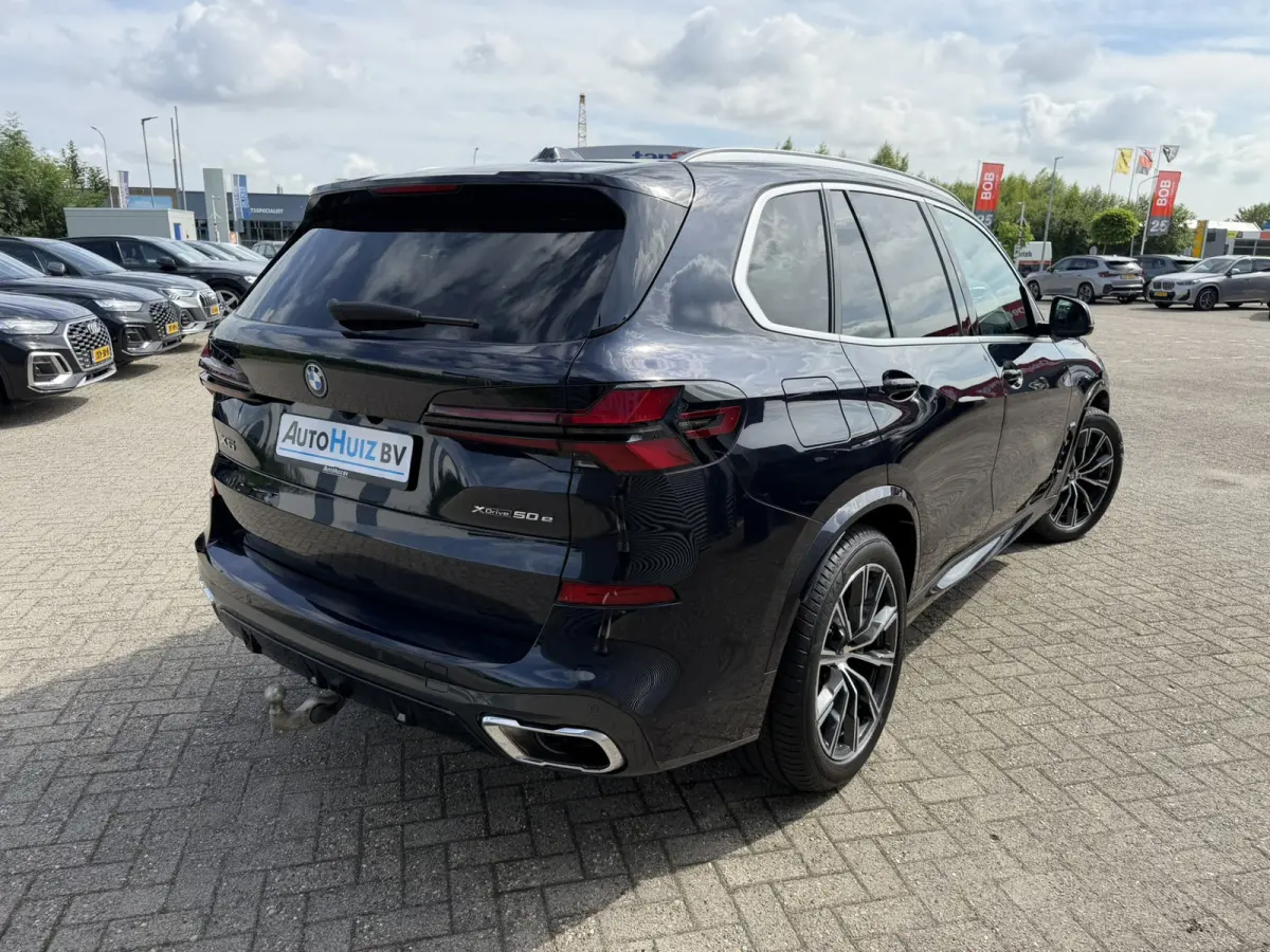 xDrive50e M Sport Sky Lounge Panoramadak Wegklapbare trekhaak Harman-Kardon Sound Keyless Entry Head-Up Display Comfortzetels