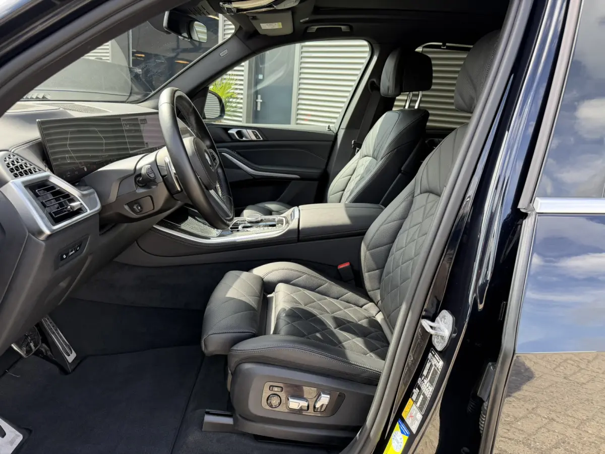 xDrive50e M Sport Sky Lounge Panoramadak Wegklapbare trekhaak Harman-Kardon Sound Keyless Entry Head-Up Display Comfortzetels