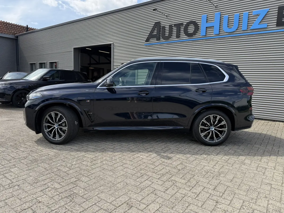 xDrive50e M Sport Sky Lounge Panoramadak Wegklapbare trekhaak Harman-Kardon Sound Keyless Entry Head-Up Display Comfortzetels