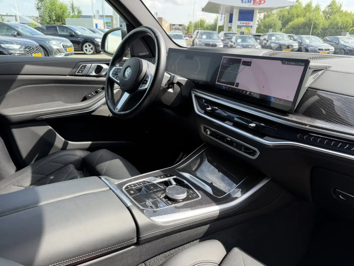 xDrive50e M Sport Sky Lounge Panoramadak Wegklapbare trekhaak Harman-Kardon Sound Keyless Entry Head-Up Display Comfortzetels