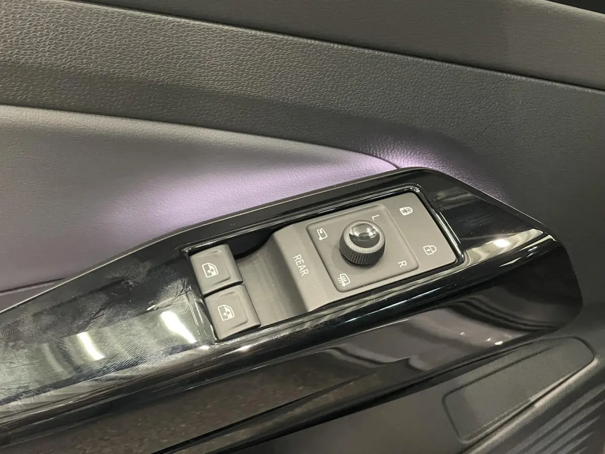 Pro Limited Edition 77 kWh Navigatie Apple Carplay/Android Auto Keyless PDC V+A Climate Control DAB+ Lane Assist Adaptieve Cruise control Velours / Alcantara bekleding 19" Lichtmetalen Velge