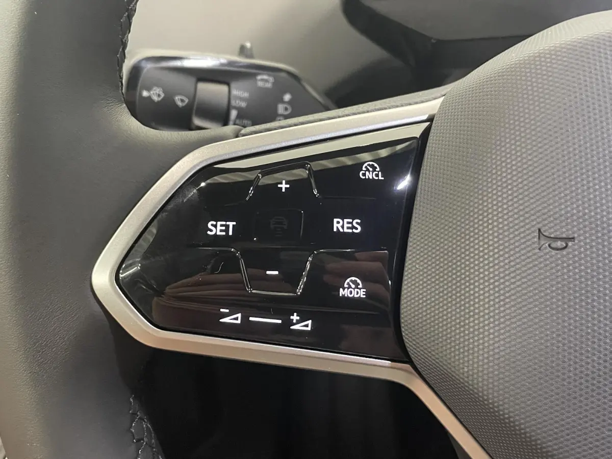 Pro Limited Edition 77 kWh Navigatie Apple Carplay/Android Auto Keyless PDC V+A Climate Control DAB+ Lane Assist Adaptieve Cruise control Velours / Alcantara bekleding 19" Lichtmetalen Velge