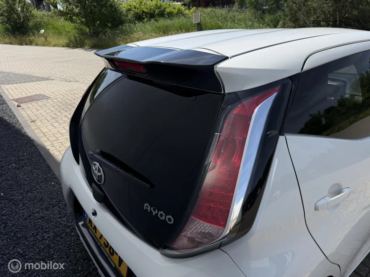 1.0 VVT-i x-sport uitvoering Airco NAP LM velgen