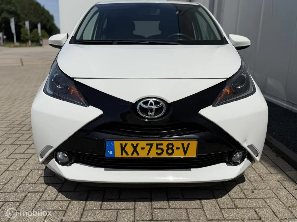 1.0 VVT-i x-sport uitvoering Airco NAP LM velgen