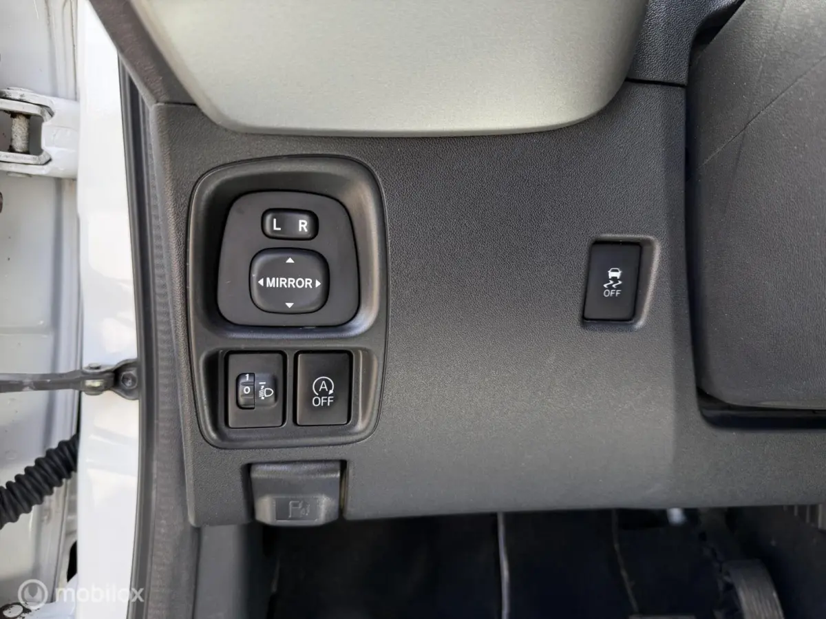 1.0 VVT-i x-sport uitvoering Airco NAP LM velgen