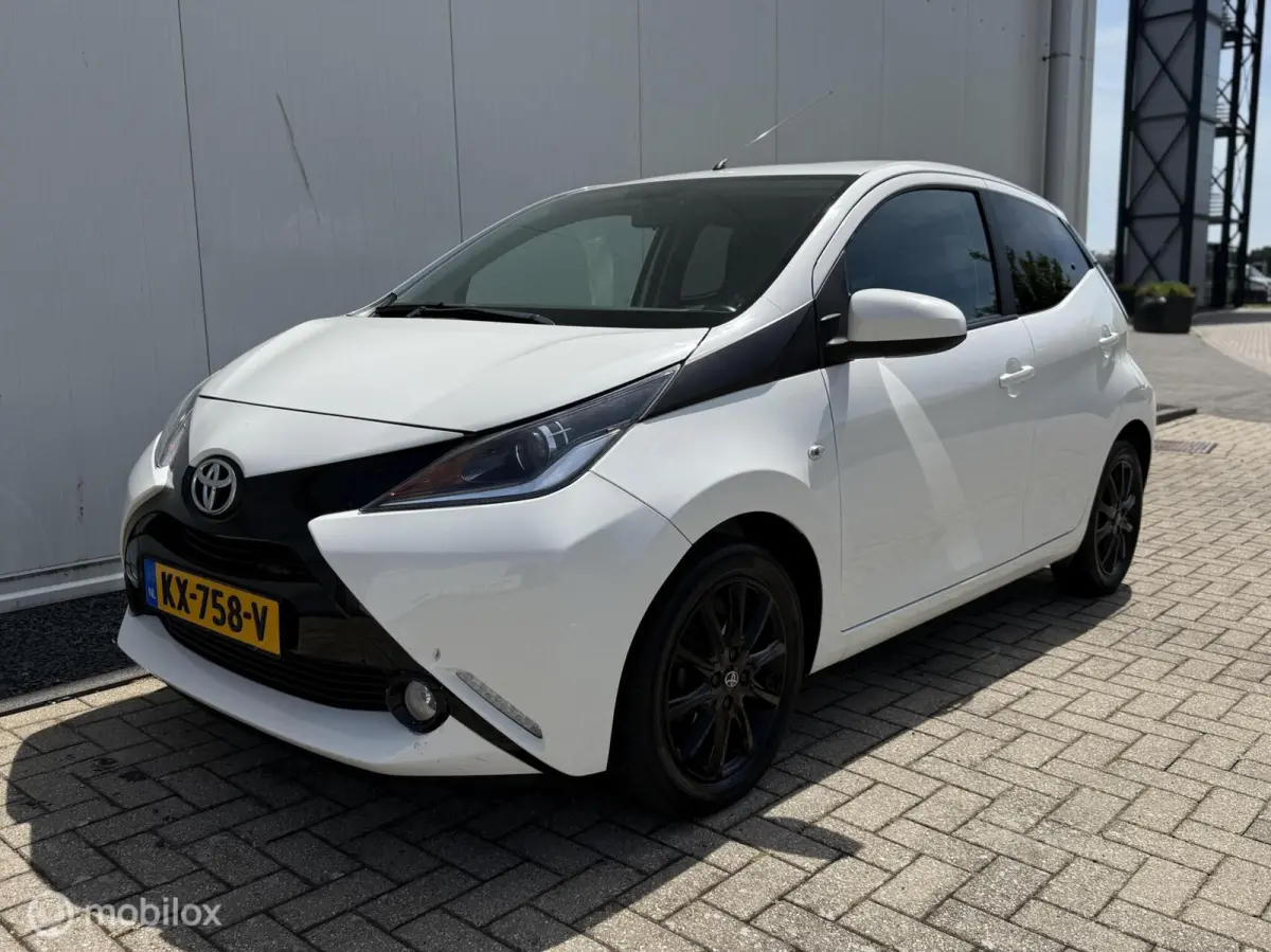 1.0 VVT-i x-sport uitvoering Airco NAP LM velgen
