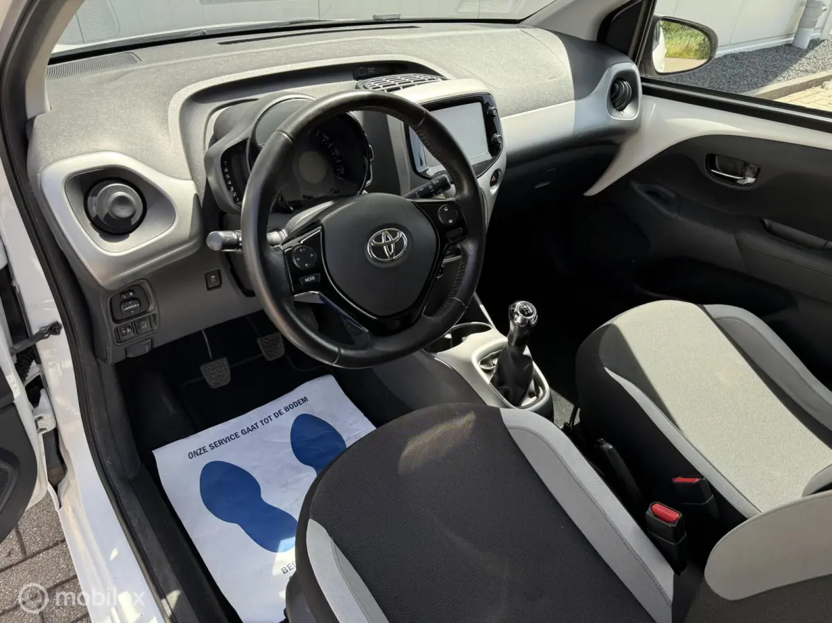 1.0 VVT-i x-sport uitvoering Airco NAP LM velgen