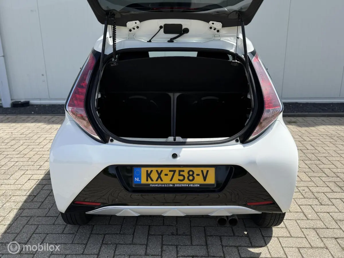 1.0 VVT-i x-sport uitvoering Airco NAP LM velgen