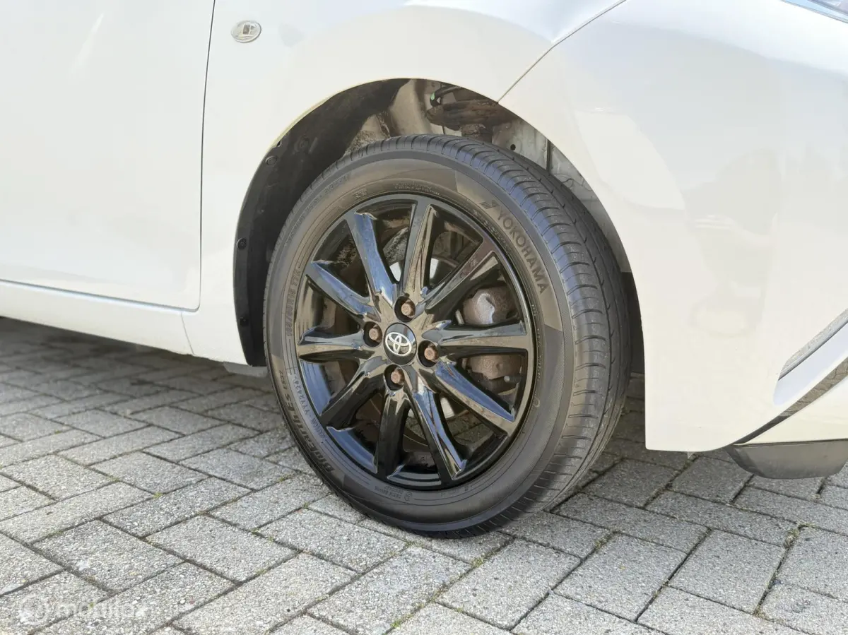 1.0 VVT-i x-sport uitvoering Airco NAP LM velgen