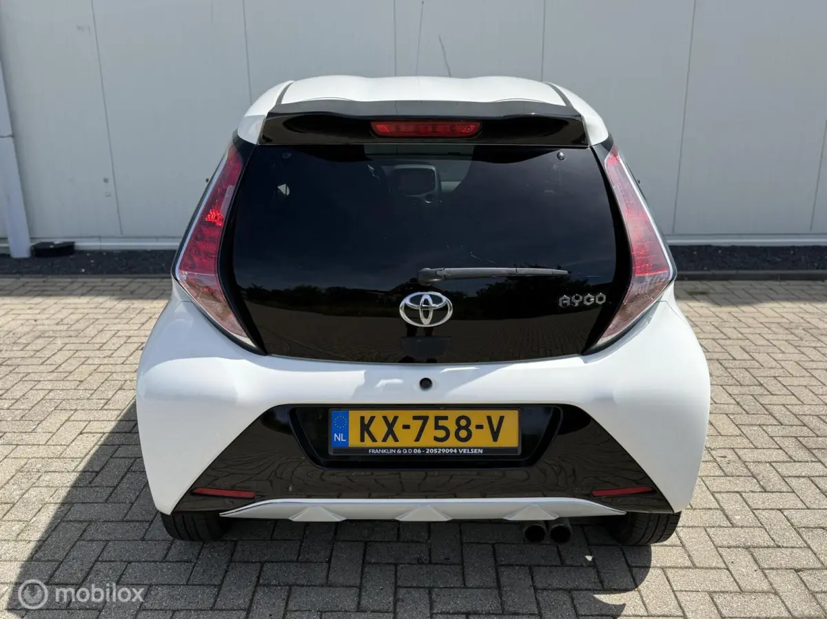 1.0 VVT-i x-sport uitvoering Airco NAP LM velgen