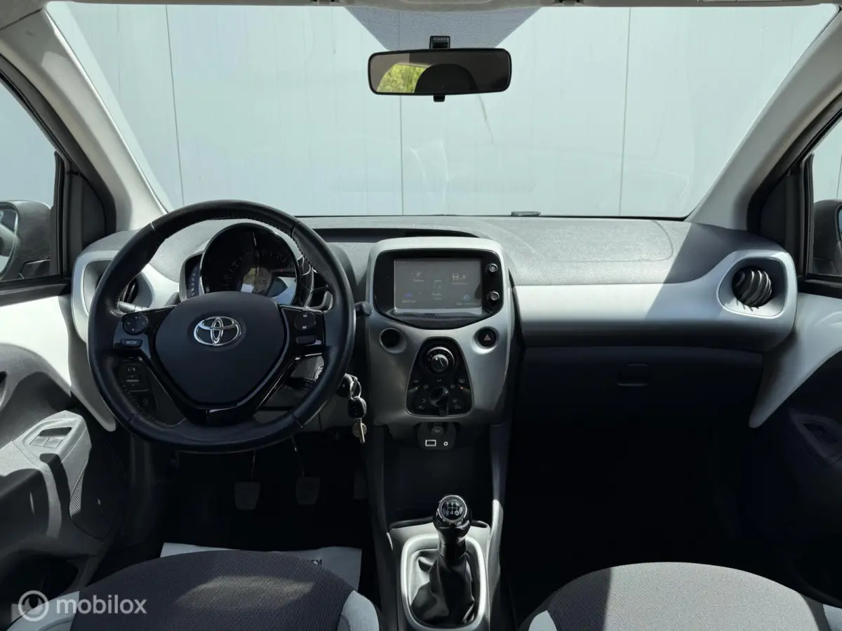 1.0 VVT-i x-sport uitvoering Airco NAP LM velgen