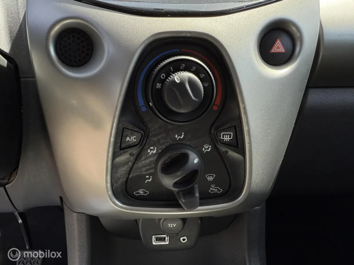1.0 VVT-i x-sport uitvoering Airco NAP LM velgen