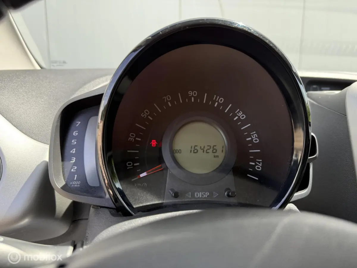 1.0 VVT-i x-sport uitvoering Airco NAP LM velgen