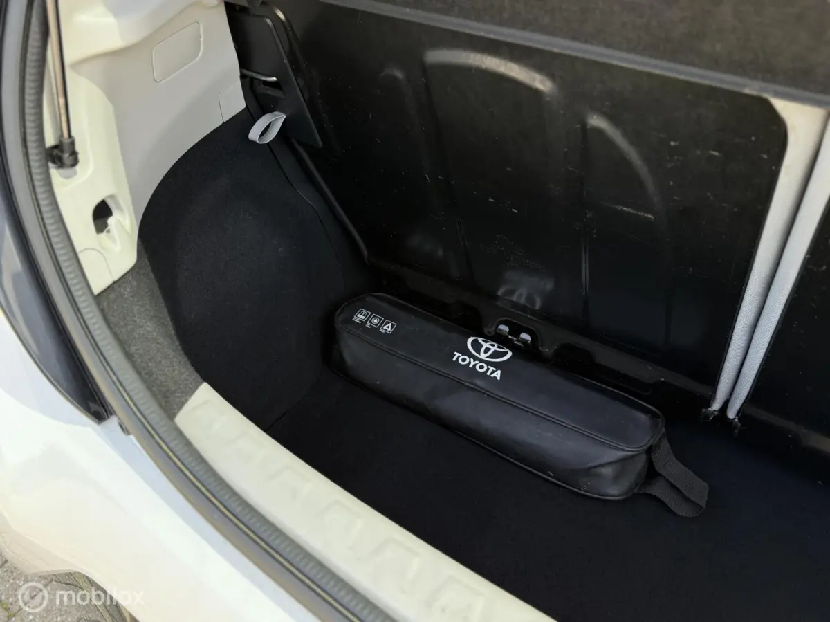 1.0 VVT-i x-sport uitvoering Airco NAP LM velgen