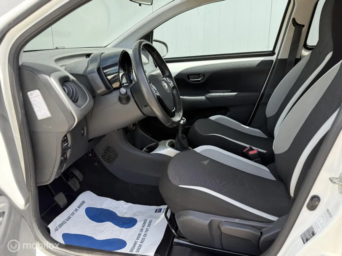 1.0 VVT-i x-sport uitvoering Airco NAP LM velgen