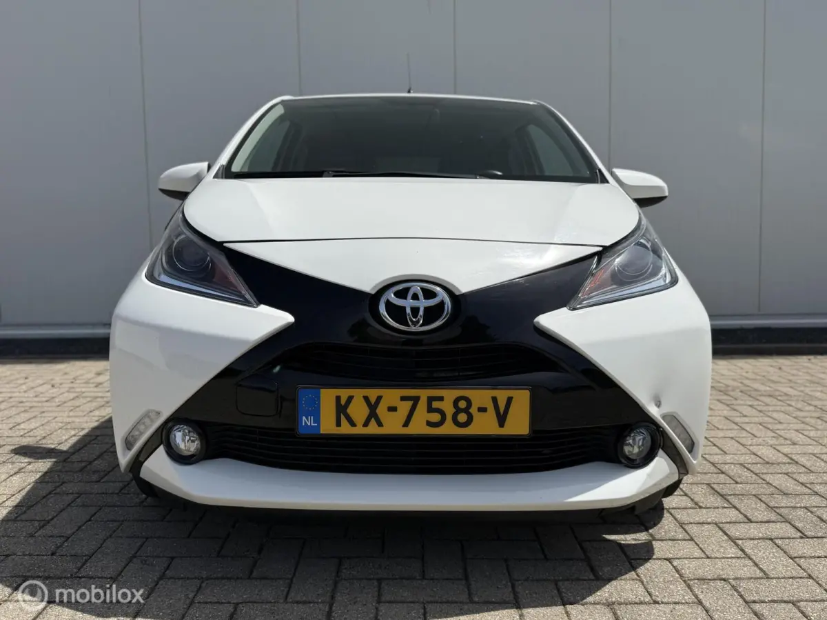 1.0 VVT-i x-sport uitvoering Airco NAP LM velgen