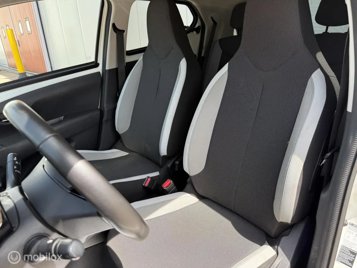 1.0 VVT-i x-sport uitvoering Airco NAP LM velgen