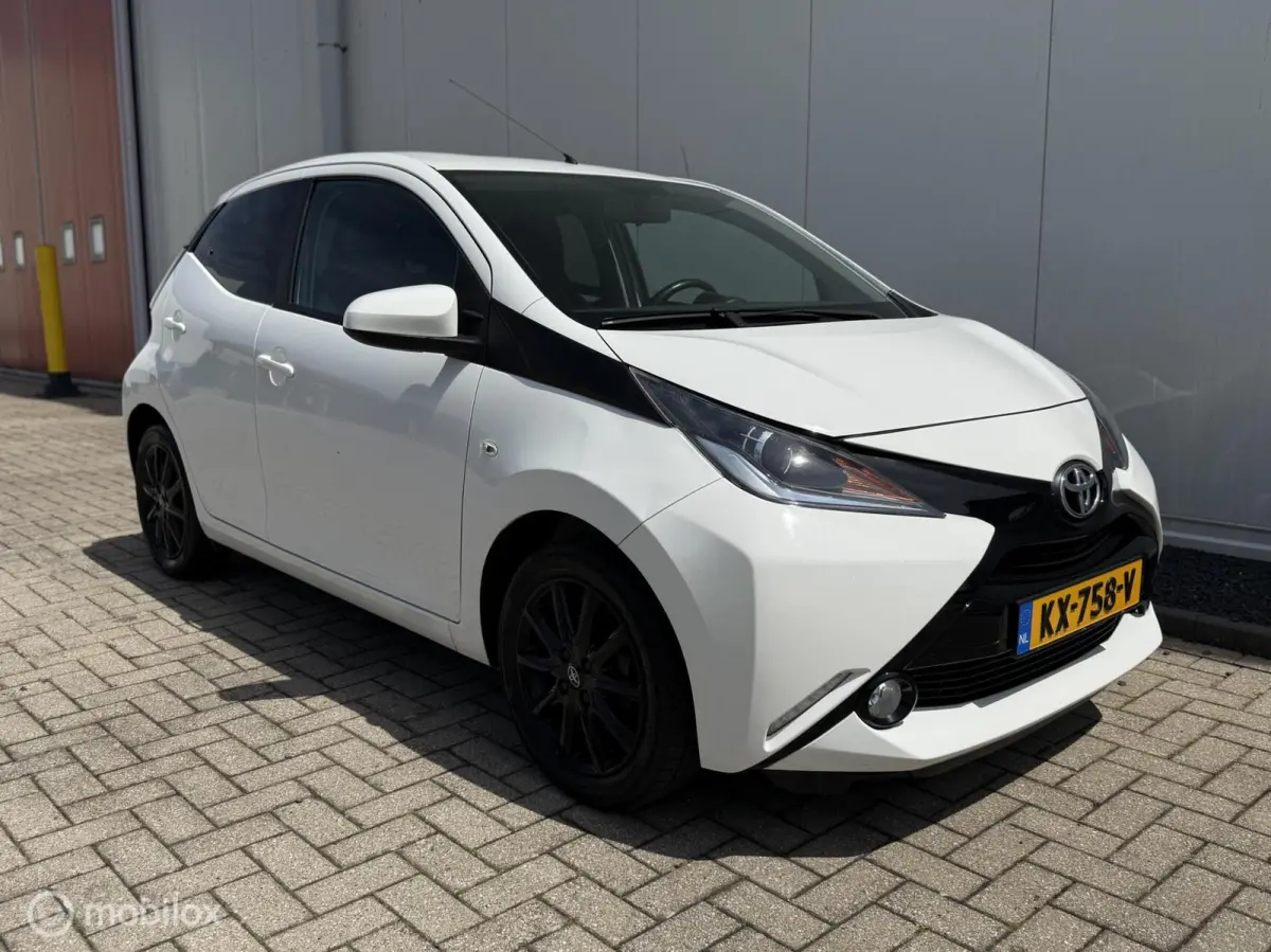 1.0 VVT-i x-sport uitvoering Airco NAP LM velgen