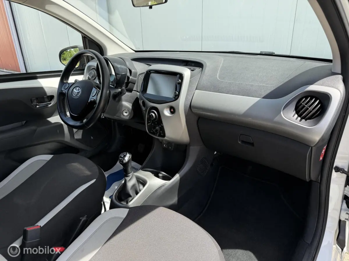 1.0 VVT-i x-sport uitvoering Airco NAP LM velgen